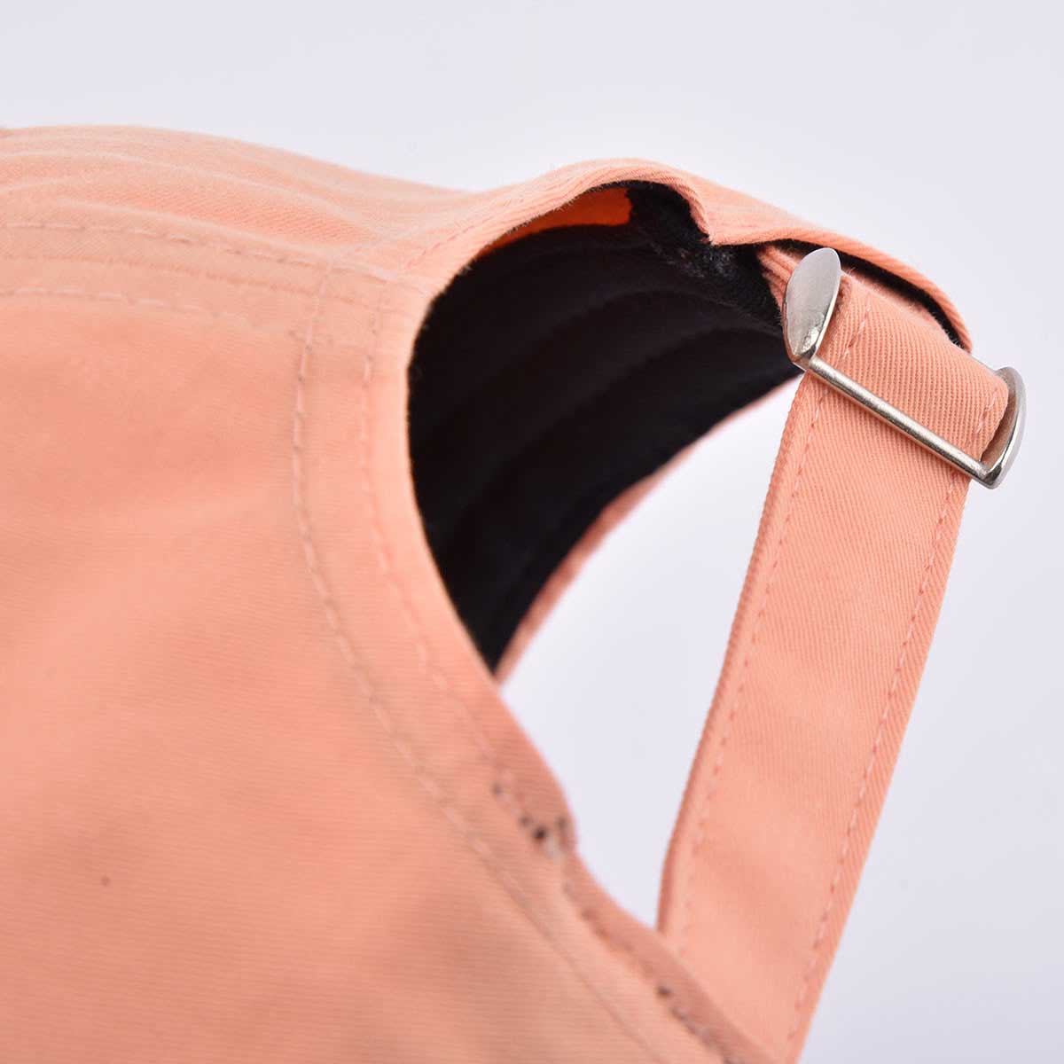 The-strap-of-orange-sports-baseball-cap-KN2103012