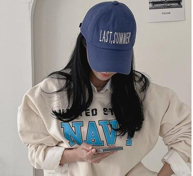 blue baseball cap