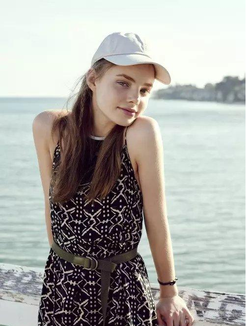 white baseball cap
