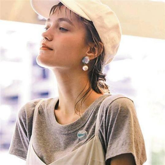 beige baseball cap